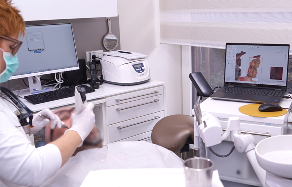 Der Scanner in Aktion im Patientenmund
