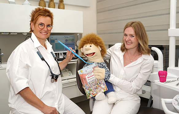 Fr. Dr. Terlau und Fr. Dr. Heiming in der Kindersprechstunde